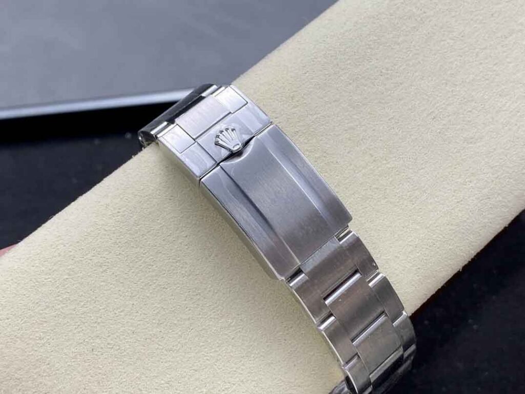 Clean Factory Rolex Explorer II m226570-0001 Bracelet and buckle