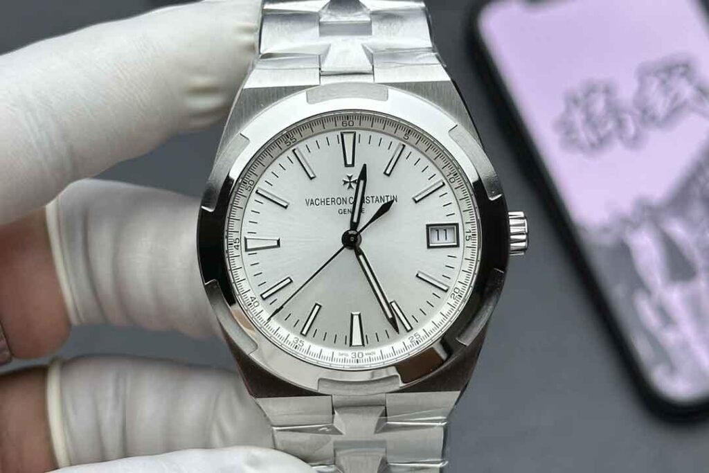 Vacheron Constantin Overseas 4500V/210A-B126 Silver Dial Replica Watch
